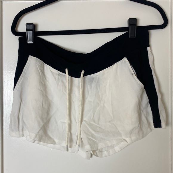 Monrow black and white shorts XS - Picture 1 of 5